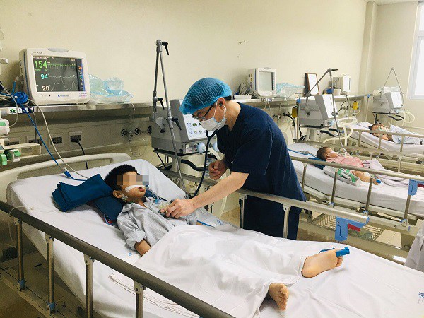 Bệnh nhi bị viêm não Nhật Bản được điều trị tại Bệnh viện Nhi Trung ương.