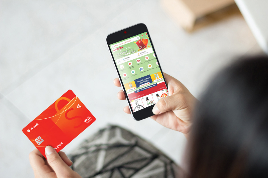 Tranh thủ ưu đãi từ thẻ tín dụng khi mua sắm online