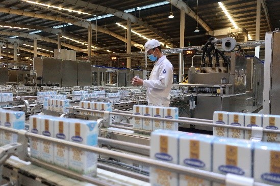 Các nhà máy của Vinamilk trên cả nước thực hiện “3 tại chỗ”, duy trì sản xuất, đảm bảo đáp ứng nhu cầu sản phẩm dinh dưỡng trong dịch bệnh