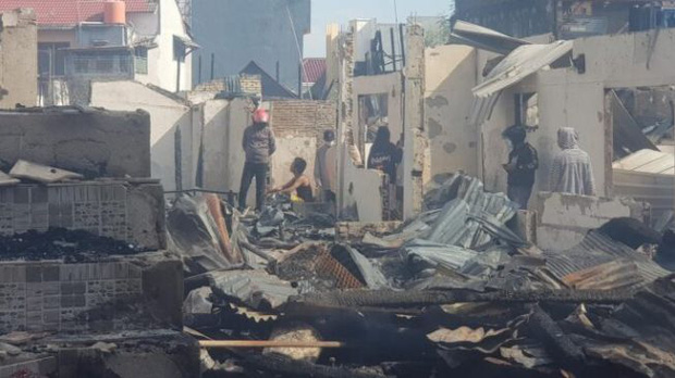 Nhiều ngôi nhà bị thiêu rụi sau vụ nổ bình gas 