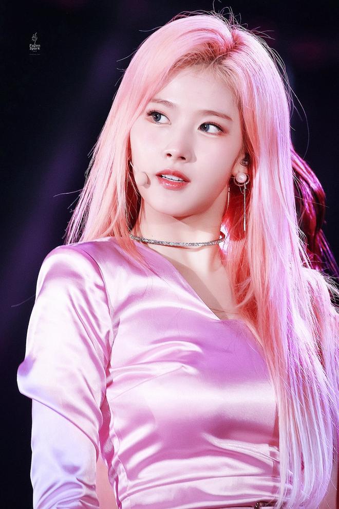 Mỹ nhân Kpop và tóc hồng: Sana tỏa sáng, Sulli mãi mãi là bông tuyết xinh đẹp  nhất
