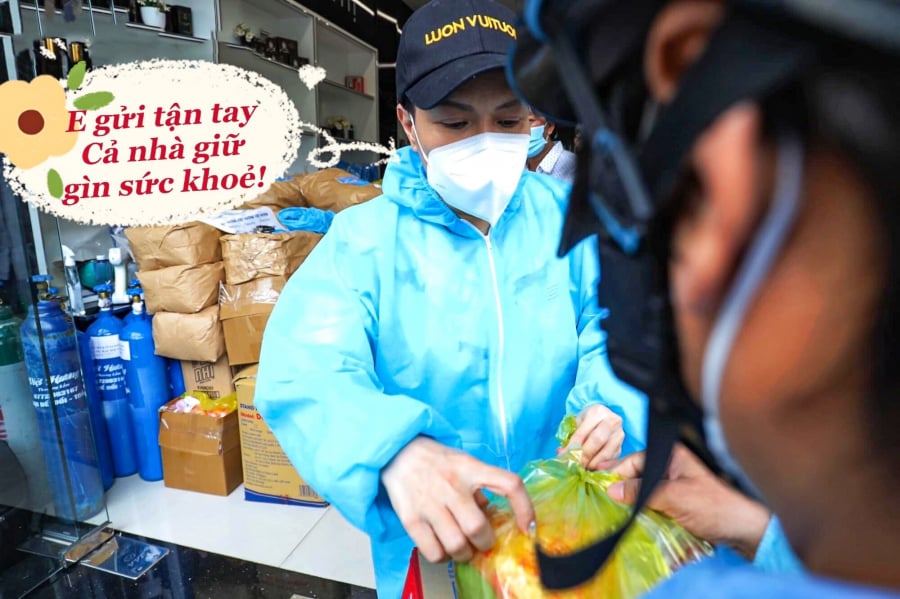 Việt Hương đã quay lại ngày cuối cùng phát quà trước khi khép lại mọi hoạt động từ thiện: 