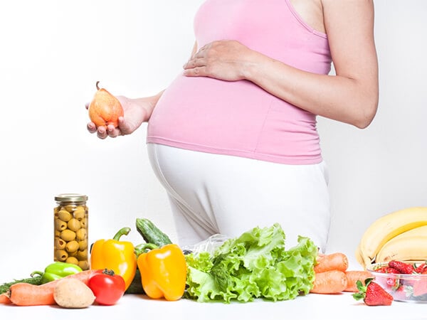 Chế độ ăn uống của mẹ bầu ảnh hưởng lớn đến màu da của thai nhi