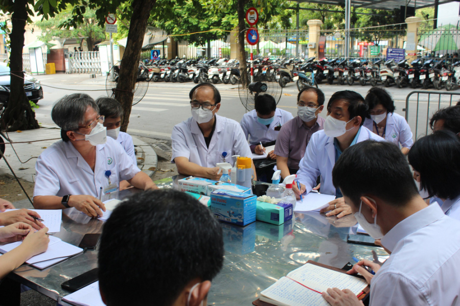 Lãnh đạo Bộ Y tế làm việc với Bệnh viện Việt Đức.
