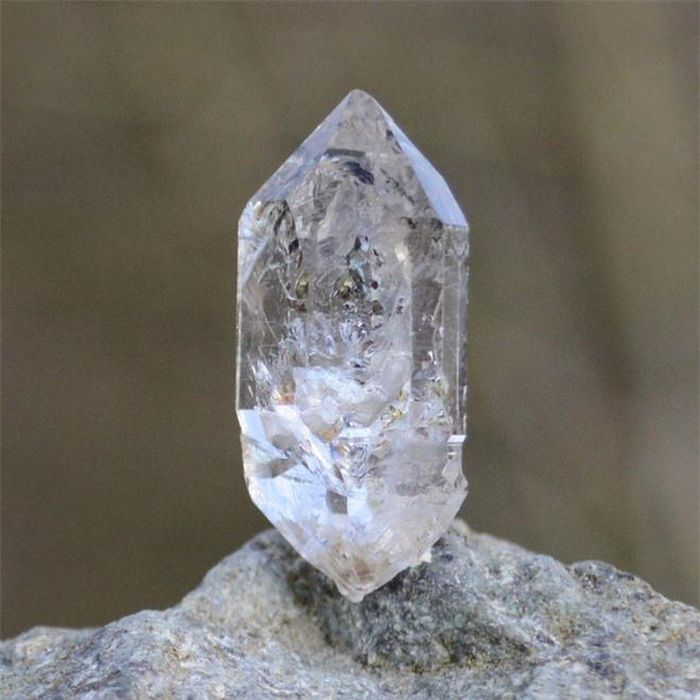 Cái tên kim cương Herkimer được đặt theo nơi chúng được tìm thấy ở Herkimer, New York.    