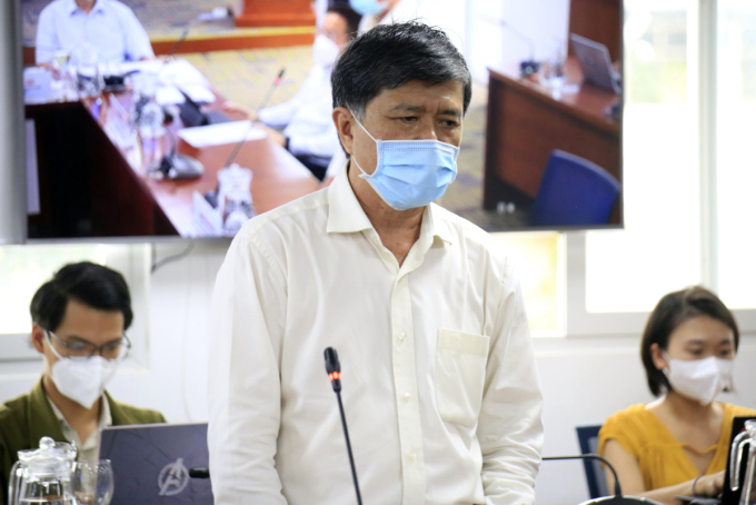 Ông Nguyễn Văn Hiếu, Giám đốc Sở GD&ĐT TP.HCM phát biểu tại buổi họp báo. Ảnh: TÁ LÂM
