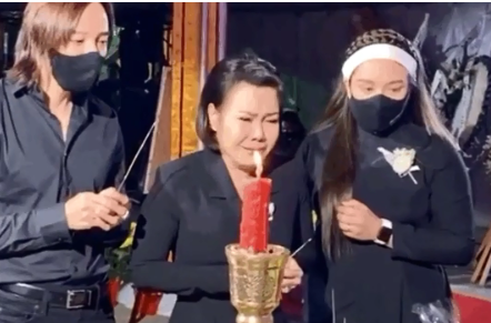 Việt Hương đáp trả antifan khi bị nói cay độc và nhắc đến cố ca sĩ Phi Nhung