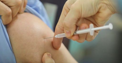 Hà Nội sẽ tiến hành tiêm phòng vaccine Covid -19 cho trẻ từ 13-17 tuổi.