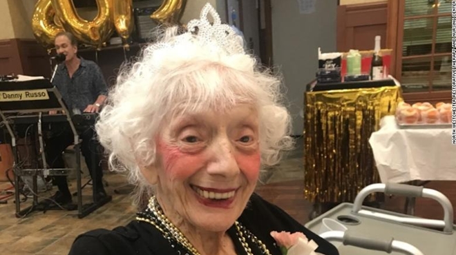 Cụ bà 103 tuổi sống sót khỏe mạnh qua hai đại dịch toàn cầu