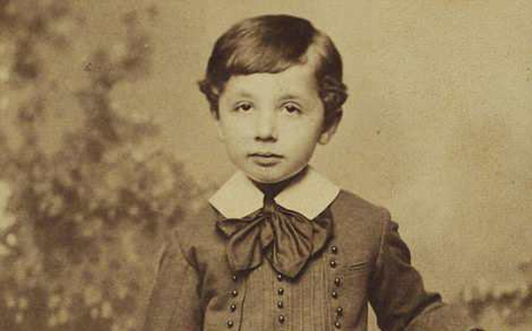 Einstein lúc nhỏ từng bị cho là đứa trẻ chậm phát triển trí tuệ