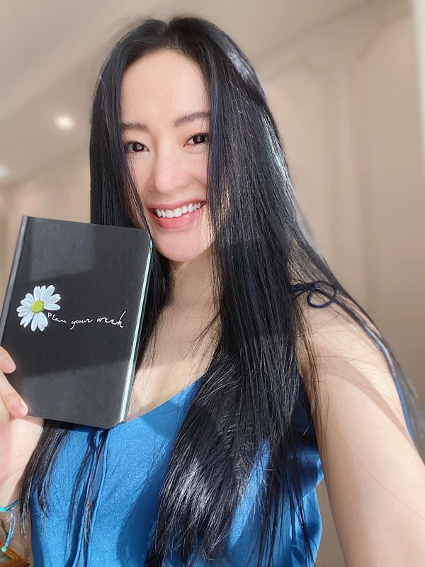 Angela Phương Trinh theo trend biến đổi tóc trong 1 nốt nhạc khoe vẻ đẹp tỏa sáng