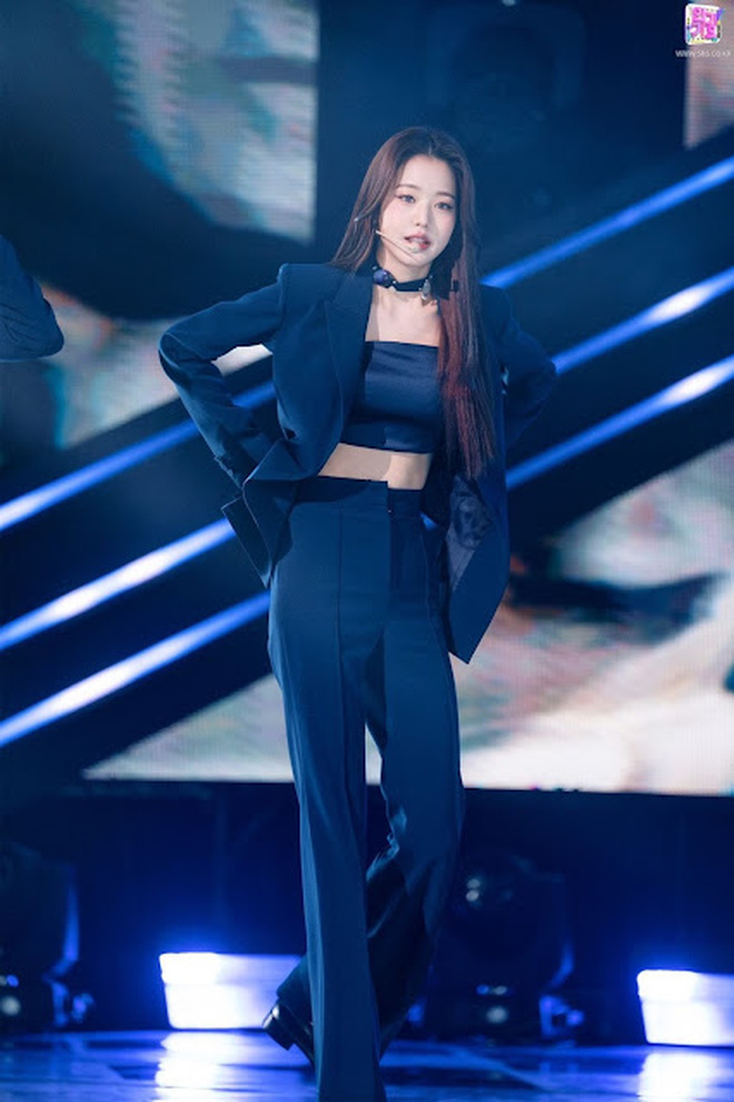 Idol nữ Kpop mặc vest Irene như soái tỷ Suzy bị dìm dáng