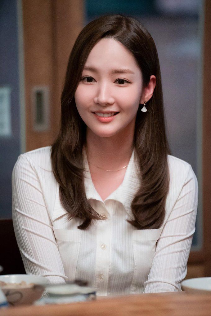 park-min-young-11-3297-1645250663-1646378800-260-width680height1020