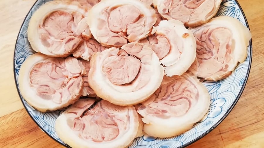 Luộc thịt lợn đừng quên làm thêm bước này: Thịt trắng tinh thơm ngon, mềm tan trong miệng
