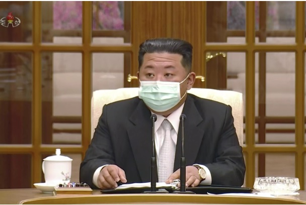 Nhà lãnh đạo Triều Tiên Kim Jong Un chủ trì cuộc họp Bộ chính trị Ban chấp hành Trung ương Đảng Lao Động Triều Tiên về ứng phó với đại dịch Covid-19 hôm 12/5