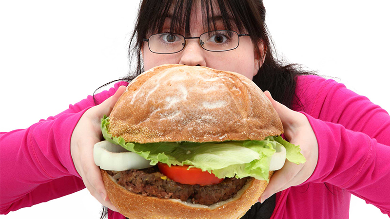 Những người thừa cân, béo phì không nên ăn quá nhiều bánh mỳ.