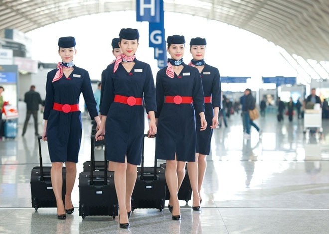 Tiếp viên hàng không là công việc mơ ước của nhiều cô gái với mức lương cao.