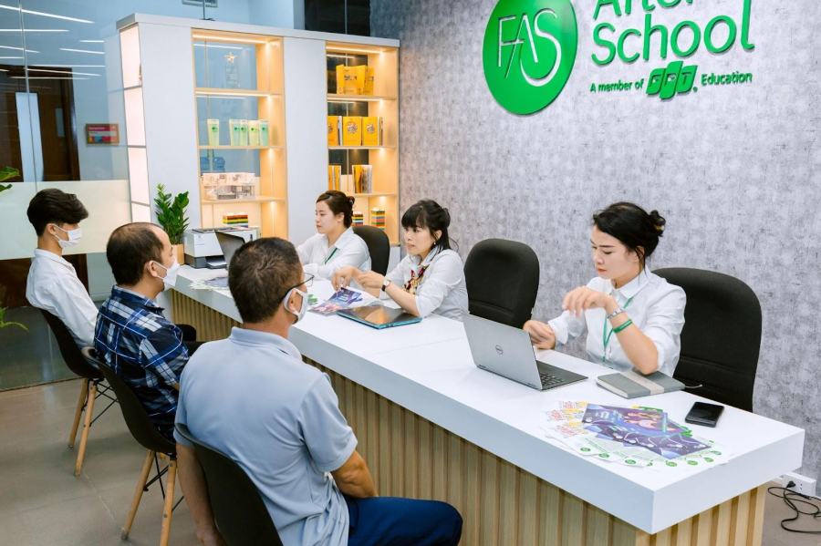 Đội ngũ Tuyển sinh FAS Hà Nội tư vấn cho các phụ huynh

về khoá học phù hợp với con
