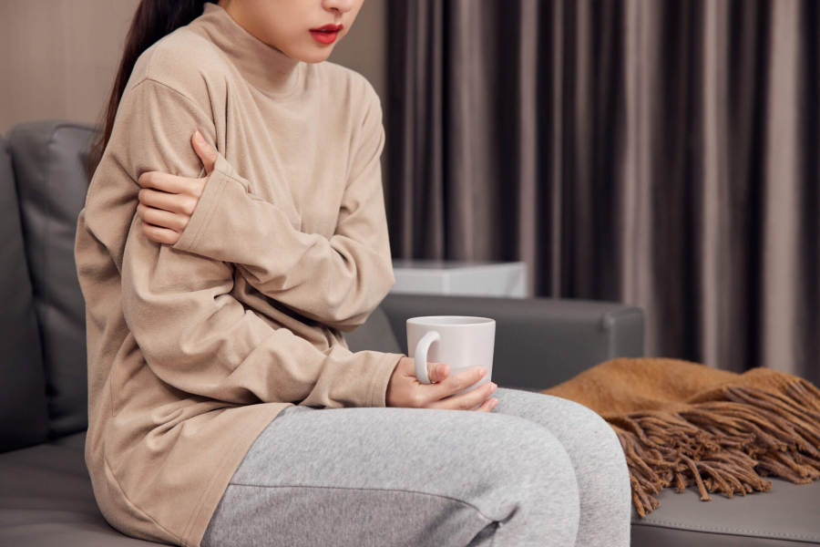 Lovepik_com-501996341-women-feel-cold-at-home-in-winter-scaled
