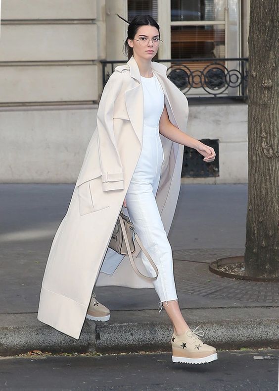 8-bi-quyet-mac-do-mau-trang-cho-mua-thu-sap-den-6-1596709130-865-width564height789