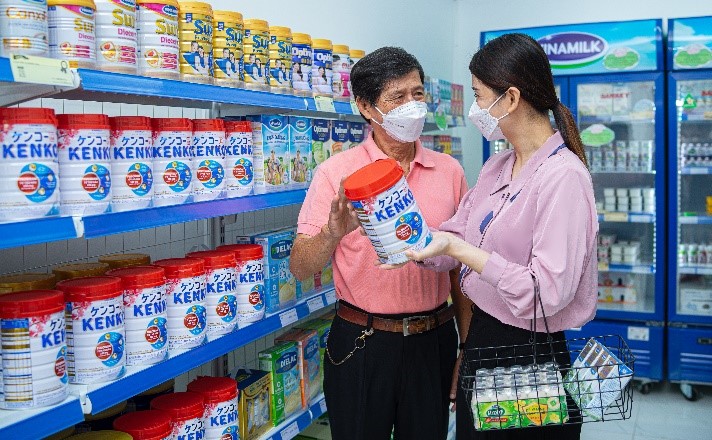 Vinamilk cũng là thương hiệu sữa được người tiêu dùng Việt Nam chọn mua nhiều nhất trong 10 năm liền theo Báo cáo dấu chân thương hiệu của Kantar Worldpanel 