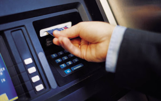 Khi thẻ  ATM bị nuốt: Làm ngay 3 việc để lấy lại thẻ nhanh chóng, không sợ mất tiền