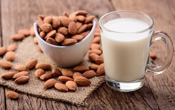 almonds-and-almond-milk