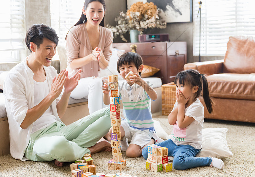 lovepik-young-parents-play-games-with-their-children-at-picture_500437009