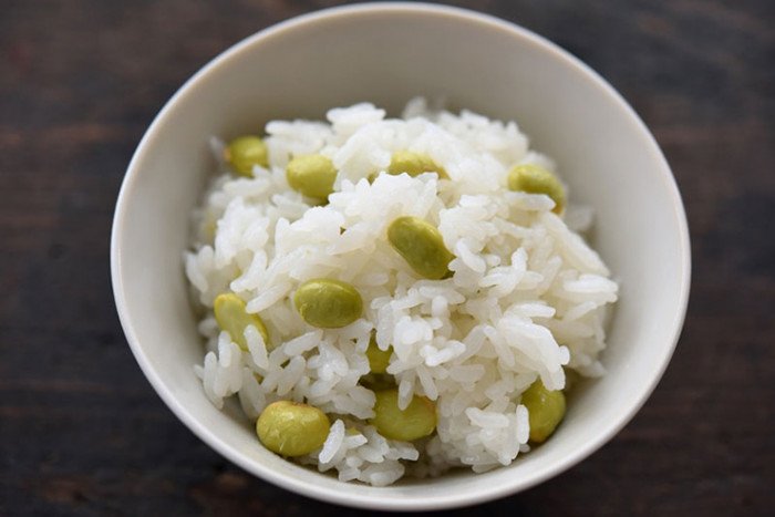 Người Nhật thường nấu chung cơm với một loại đậu: Ngừa nguy cơ loãng xương