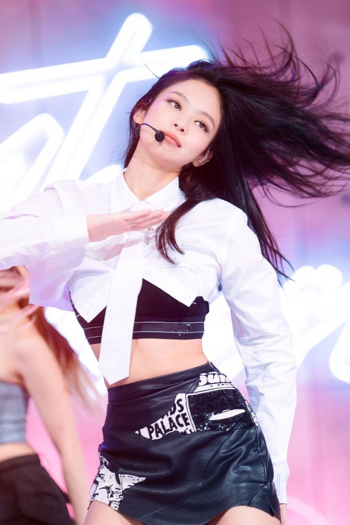 Những mỹ nhân Hàn gây sốt với mái tóc biết nhảy múa trên sân khấu