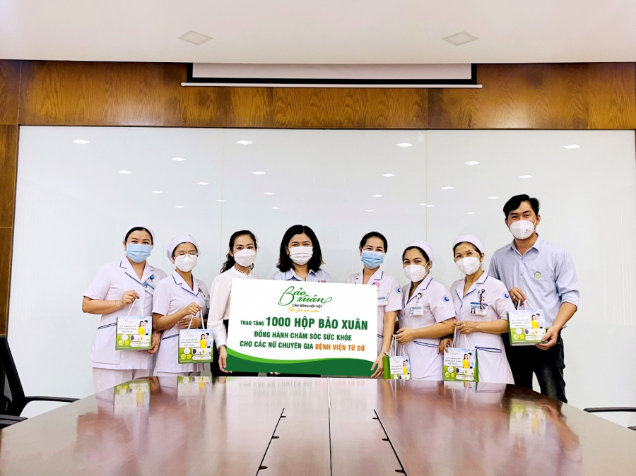 Nhãn hàng Bảo Xuân tặng 1000 hộp Bảo Xuân cho y bác sĩ Bệnh viện Từ Dũ