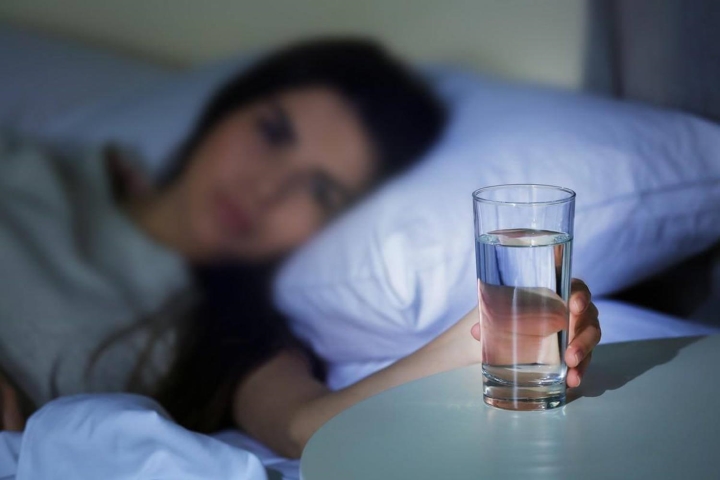 Tỉnh giấc nửa đêm thấy miệng đắng và khát nước, rất có thể là dấu hiệu của 5 bệnh này