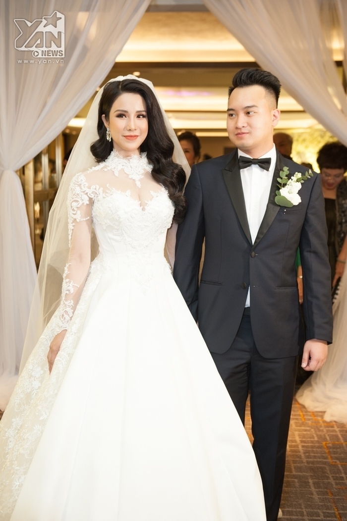 Loạt giày cưới đắt đỏ của sao Việt: Đàm Thu Trang diện đôi giày hàng trăm triệu đồng