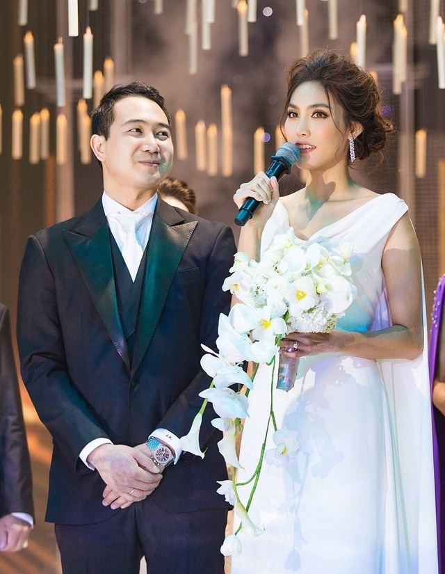 Loạt giày cưới đắt đỏ của sao Việt: Đàm Thu Trang diện đôi giày hàng trăm triệu đồng