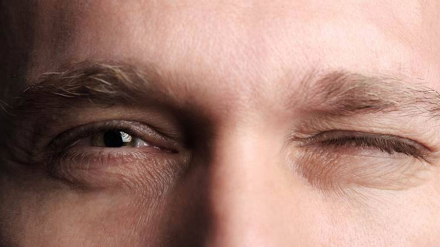 Liên tục nháy giật mắt có thể là lời cảnh báo sớm của 4 vấn đề bệnh tật