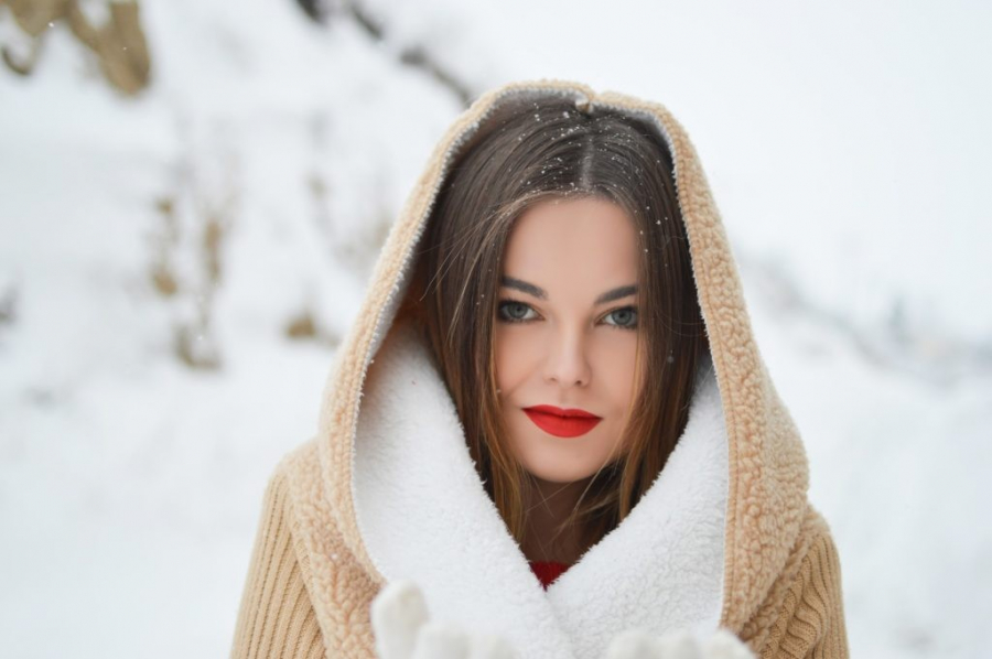 girl-in-snow-large