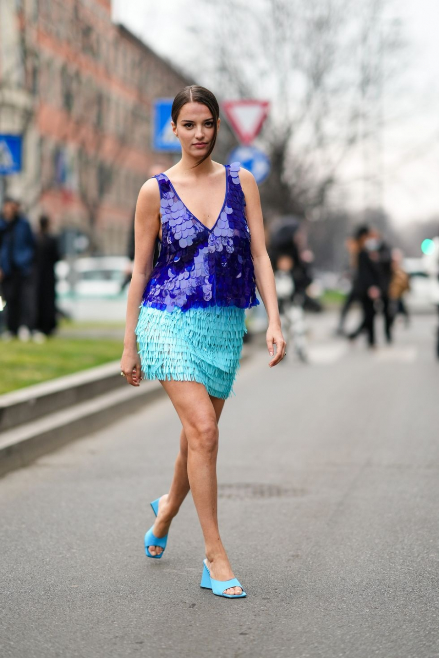 3-mulesgabrielle-caunesil-wears-a-purple-large-circle-sequins-v-news-photo-1650738632-8009-0752.jpg