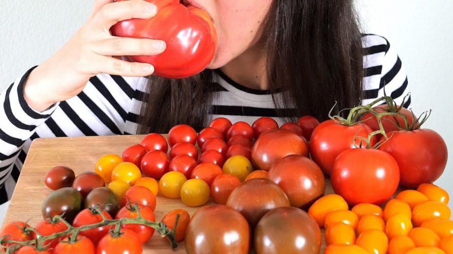 Ăn cà chua có nên bỏ hạt? Những sai lầm cần tránh khi ăn cà chua