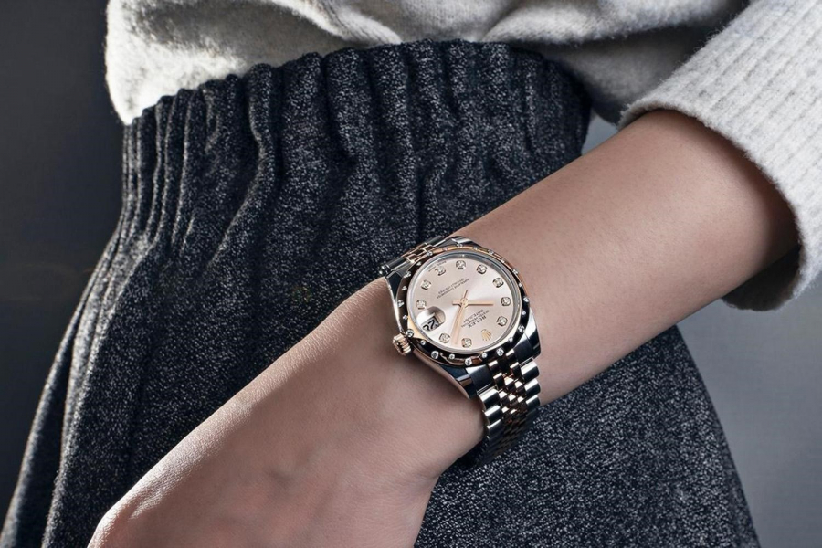 Cách chọn đồng hồ đeo tay nữ phù hợp cần cân nhắc về chất liệu