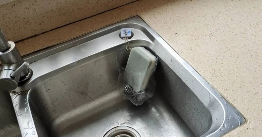 Đặt chai nhựa vào bồn rửa bát: Lợi ích tuyệt vời, biết công dụng tiếc là không làm sớm Dat-chai-nhua-vao-bon-rua-bat-05-2059