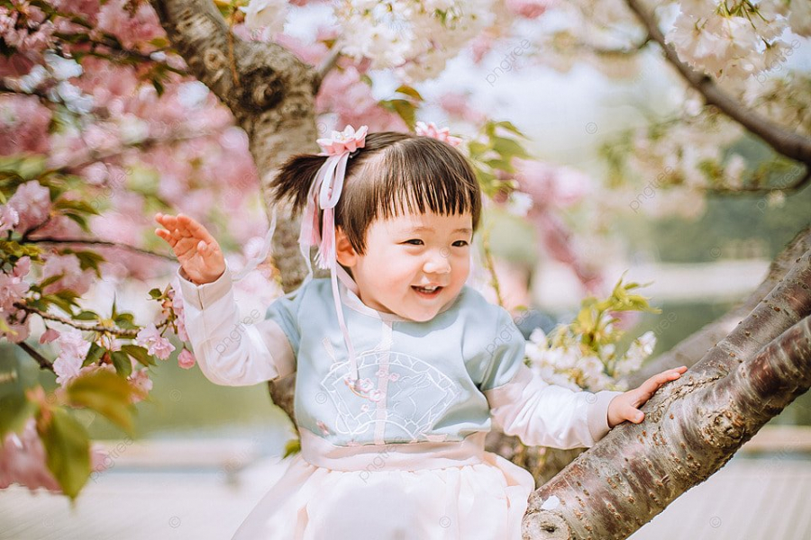 pngtree-spring-outing-in-hanfu-children-in-the-daytime-little-girl-outdoors-image_840833