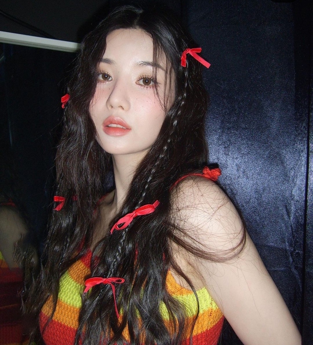 Bím tóc tết được các idol xứ Hàn lăng xê nhiệt tình, vừa đáng yêu lại vừa cá tính