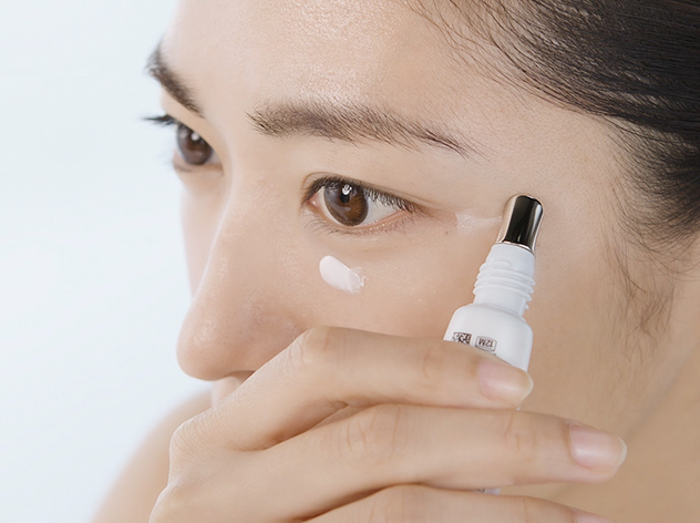 how-to-eye-serum-with-applicator