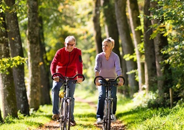 senior-couple-on-bikes-beating-aging-1552271794443935076281-crop-1552271807910733593715