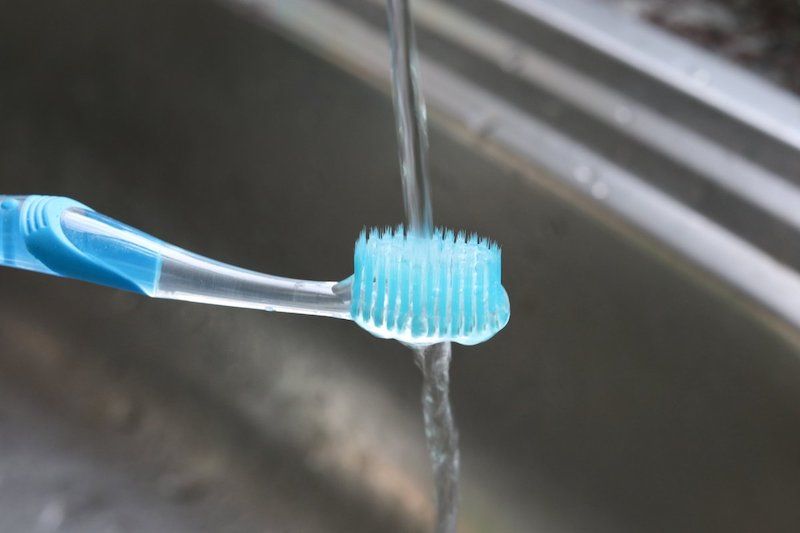 how-to-keep-toothbrush-clean_gymborg_00001