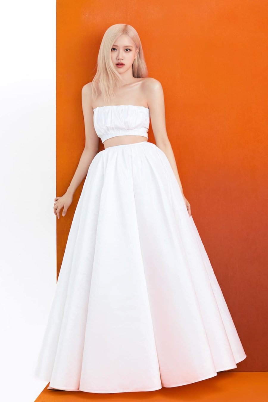 Hắc công chúa” Rosé và những lần diện váy trắng khiến fan “lo lắng”