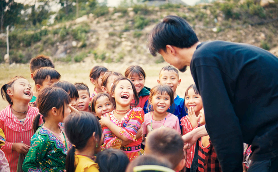 Hơn 1000 đứa trẻ đã được nhận nuôi trong dự án Nuôi Em sau MV 