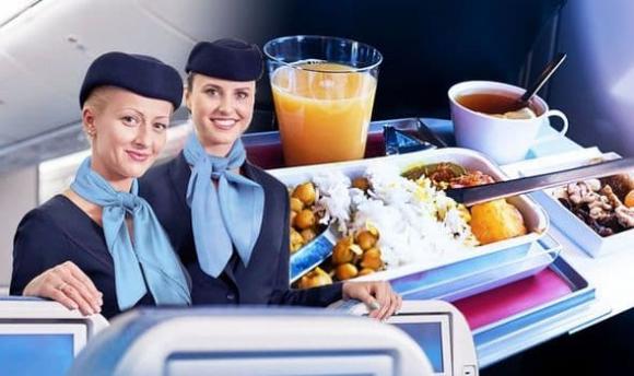 Phi công, tiếp viên ăn gì trên chuyến bay, có giống suất ăn của hành khách?