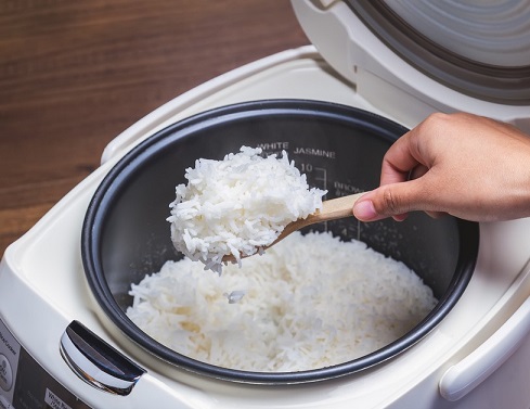 Lý do nên thêm muối khi vo gạo: Lợi ích tuyệt vời nhưng nhiều người chưa biết