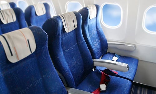 Vì sao tiếp viên lâu năm khuyên lên máy bay không đổi ghế, không mặc quần đùi?